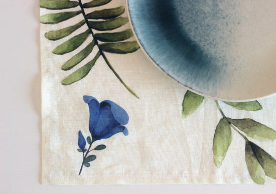 Floral linen placemat Floral linen placemat